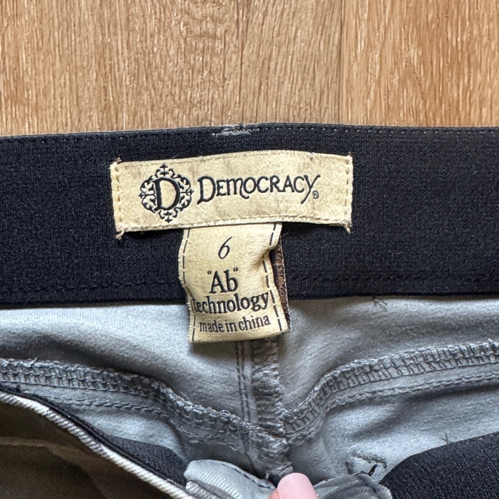 Democracy gray camo skinny crop jean. 27” inseam. Size 6. Ab technology. - Picture 7 of 8